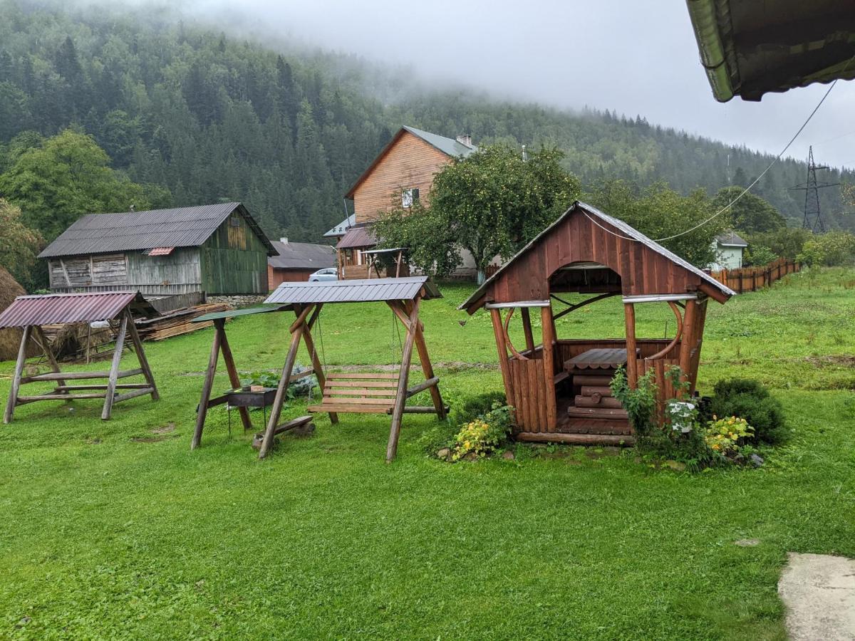 Na Hutori Hotel Tatariv Buitenkant foto