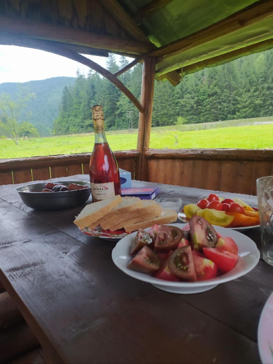 Na Hutori Hotel Tatariv Buitenkant foto